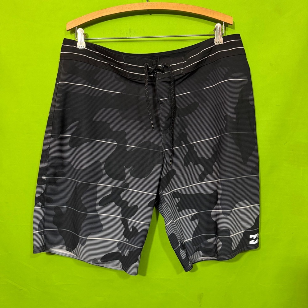 Billabong Airlite Fluid Mens Camo Board Shorts Black Grey Size 34 Surf Trunks